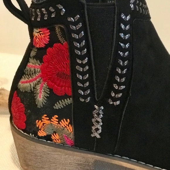 ✴️LAST ONE✴️ SIZE 7- WOMEN’S EMBROIDERED BOOTIES IN BLACK - Picture 5 of 9